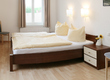 Schlafzimmer mit Doppelbett