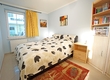 Schlafzimmer mit Doppelbett